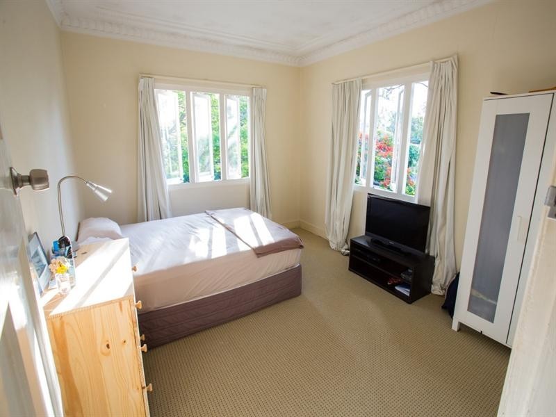 1/70 Newbolt Street, Holland Park QLD 4121