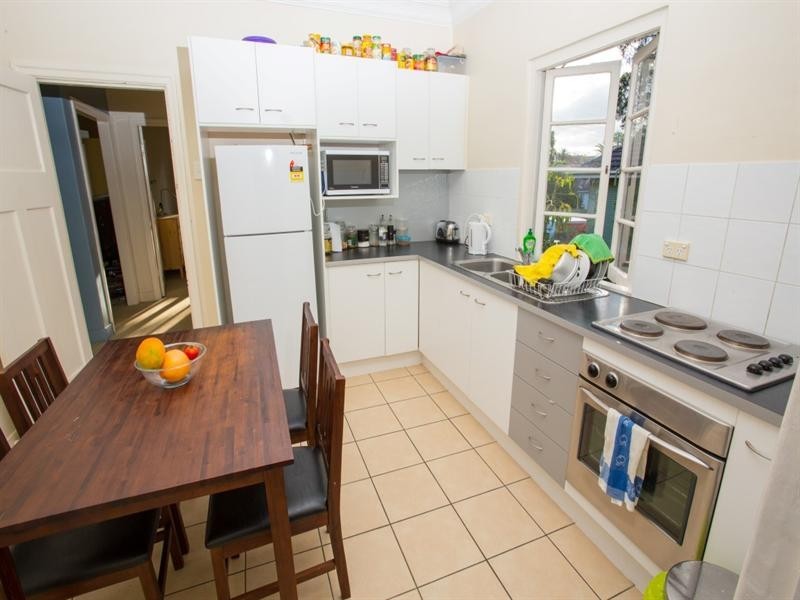 1/70 Newbolt Street, Holland Park QLD 4121