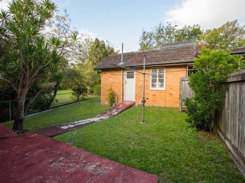 1/70 Newbolt Street, Holland Park QLD 4121