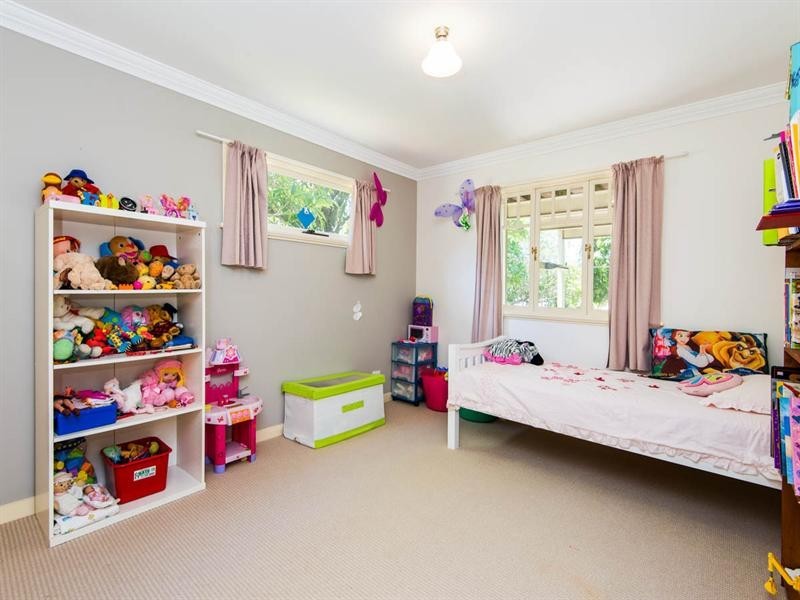 22 Contay Street, Holland Park QLD 4121