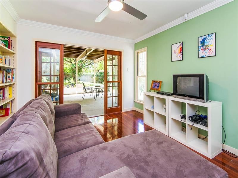 22 Contay Street, Holland Park QLD 4121