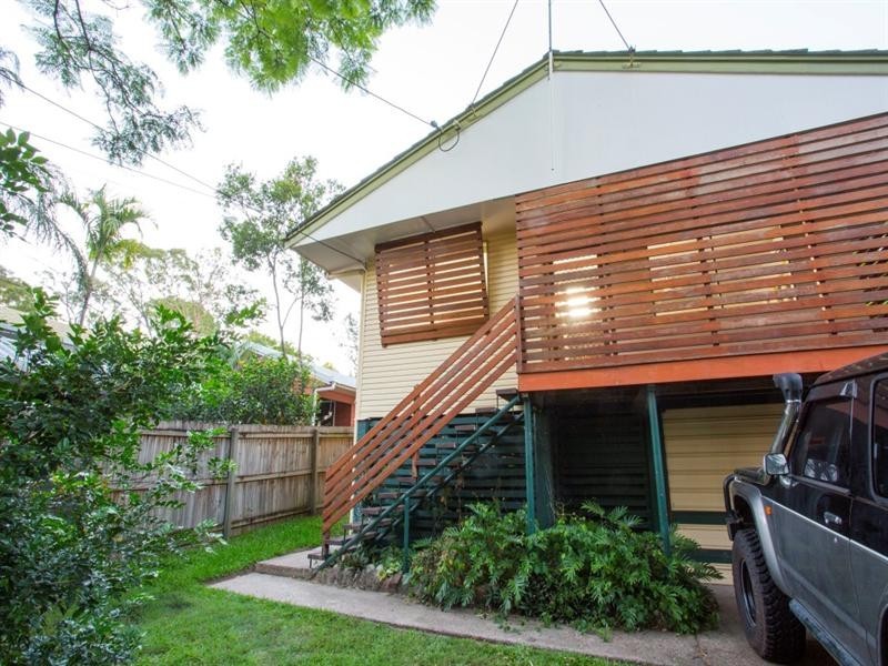 68 Nursery Road, Holland Park West QLD 4121