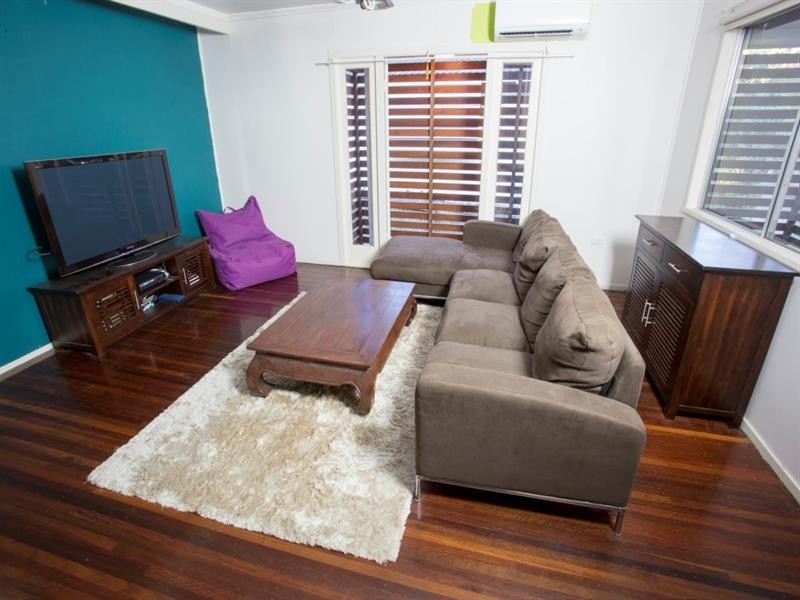 68 Nursery Road, Holland Park West QLD 4121