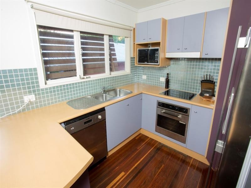 68 Nursery Road, Holland Park West QLD 4121