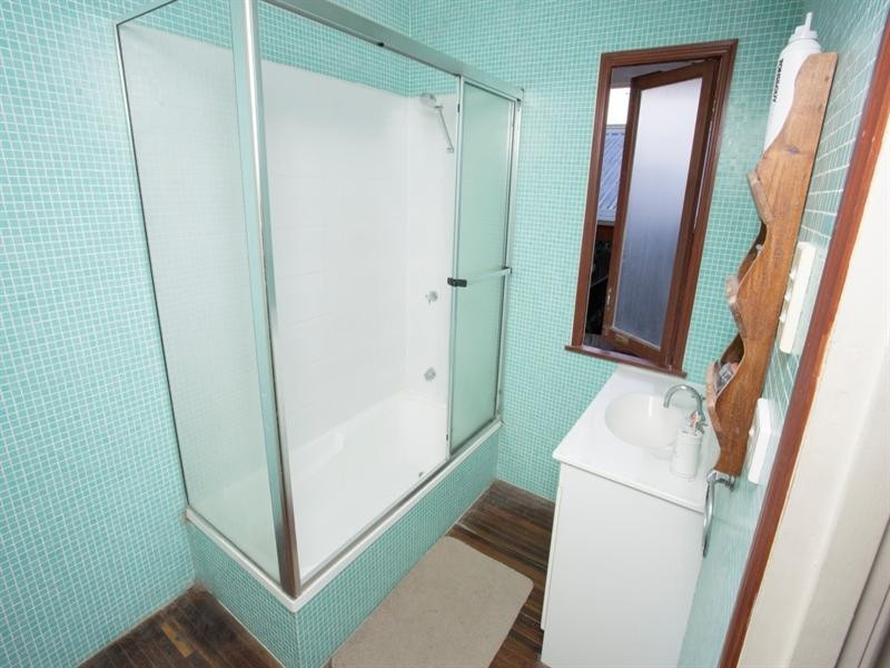 68 Nursery Road, Holland Park West QLD 4121