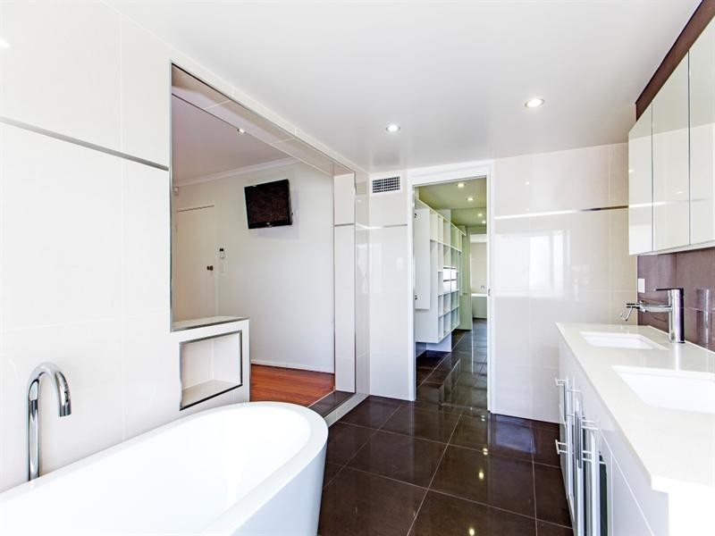 40 Joachim Street, Holland Park West QLD 4121