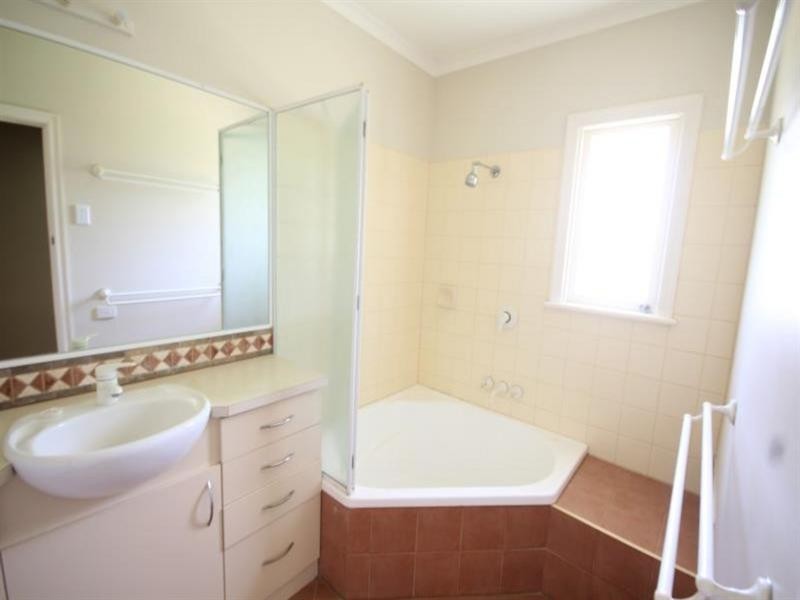 27 Binya Street, Holland Park QLD 4121