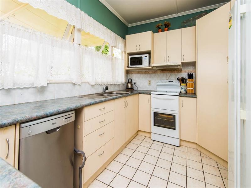 6 Lacon Street, Holland Park West QLD 4121