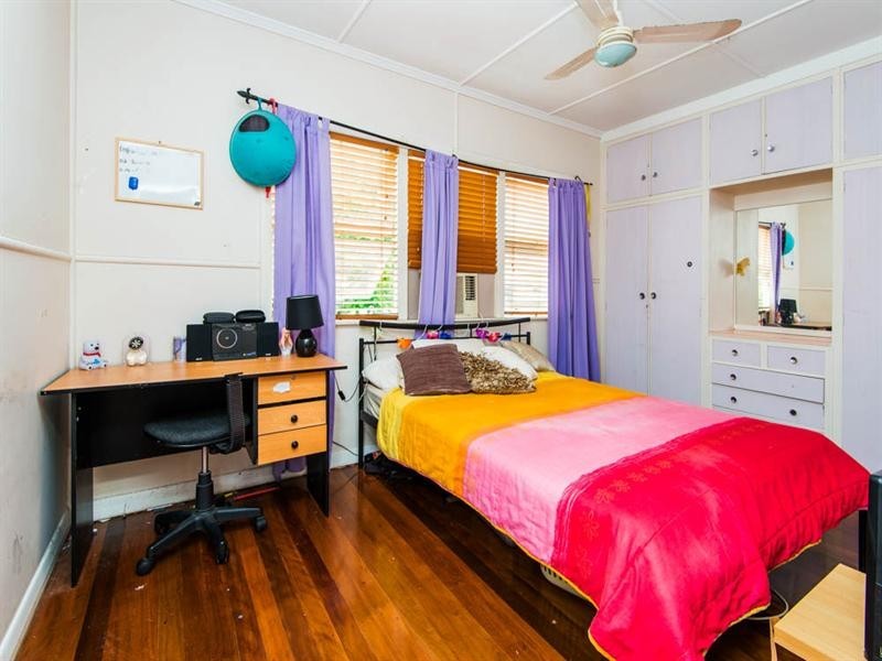 6 Lacon Street, Holland Park West QLD 4121