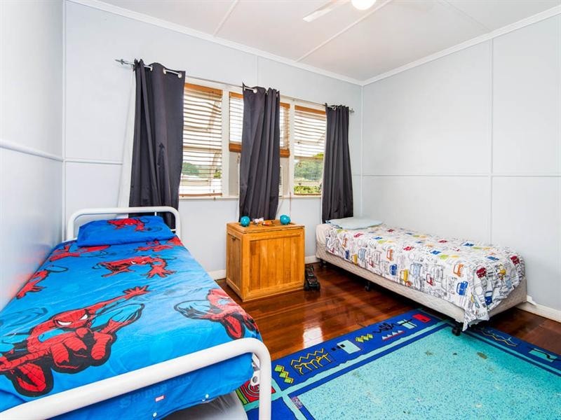 6 Lacon Street, Holland Park West QLD 4121