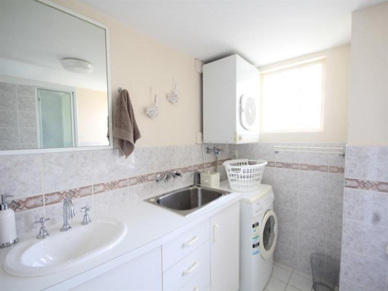 4/9 Macaulay Street, Coorparoo QLD 4151