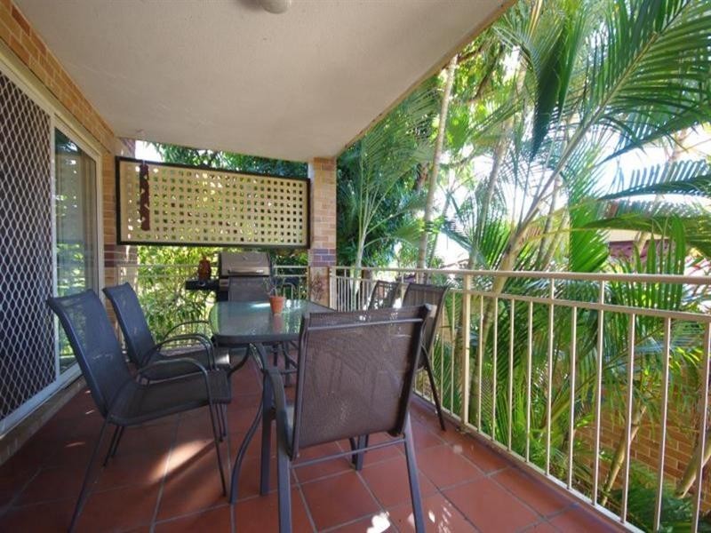 4/9 Macaulay Street, Coorparoo QLD 4151