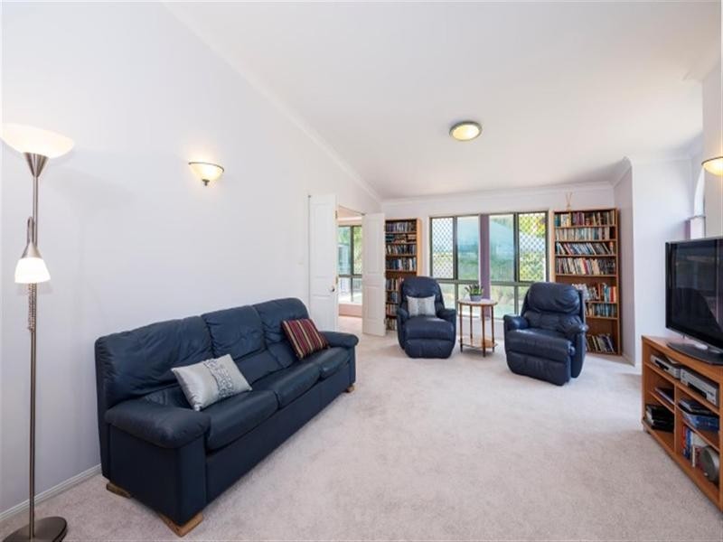 5 Forest Place, Carindale QLD 4152