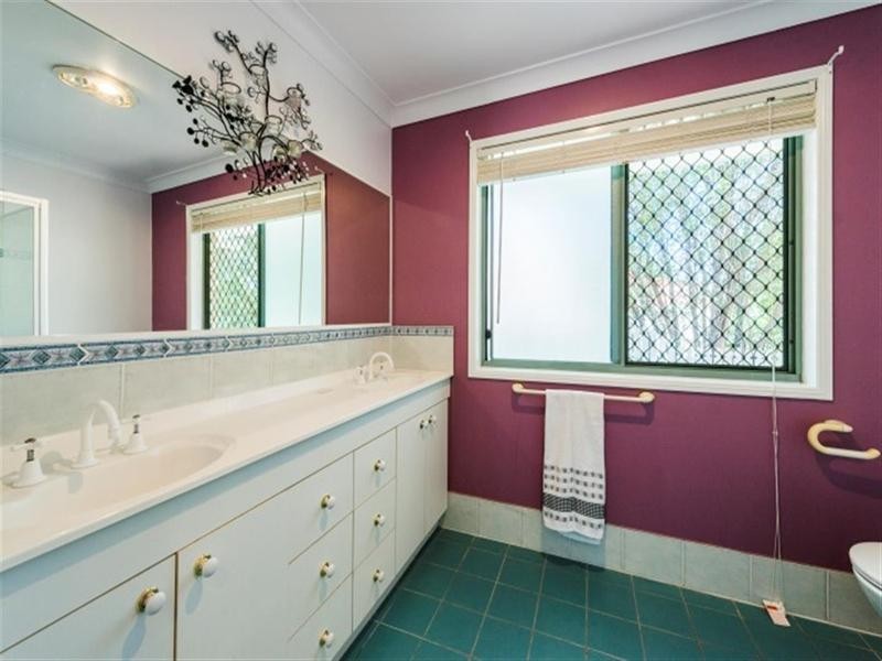 5 Forest Place, Carindale QLD 4152