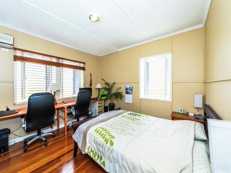 182 Sterculia Avenue, Holland Park West QLD 4121