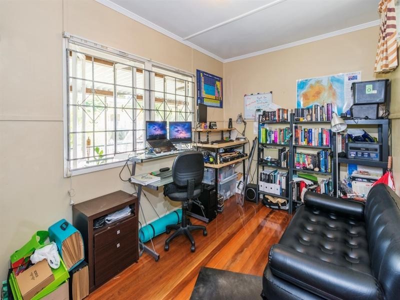 182 Sterculia Avenue, Holland Park West QLD 4121