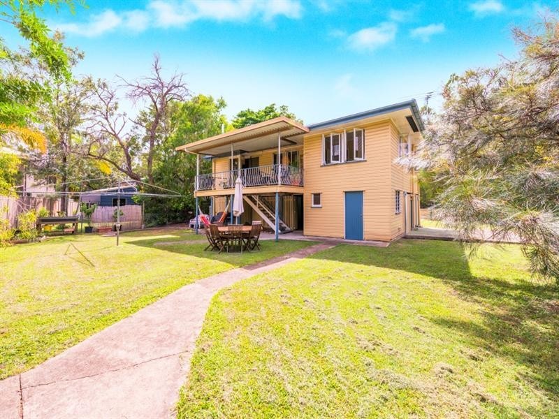 182 Sterculia Avenue, Holland Park West QLD 4121