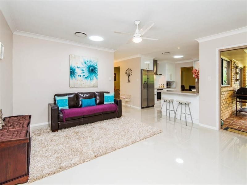 27 Nardie Street, Eight Mile Plains QLD 4113