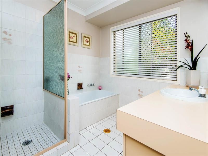 27 Nardie Street, Eight Mile Plains QLD 4113