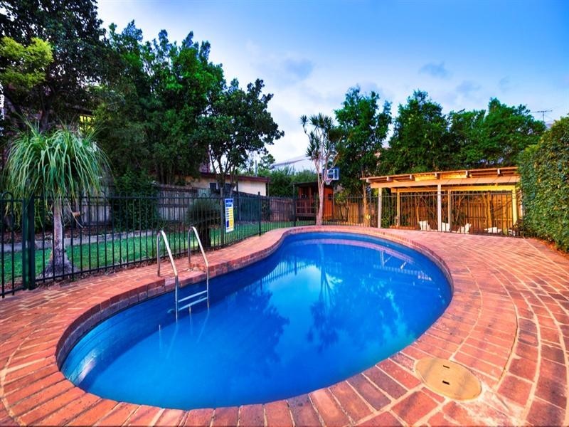 32 Palmer Street, Greenslopes QLD 4120