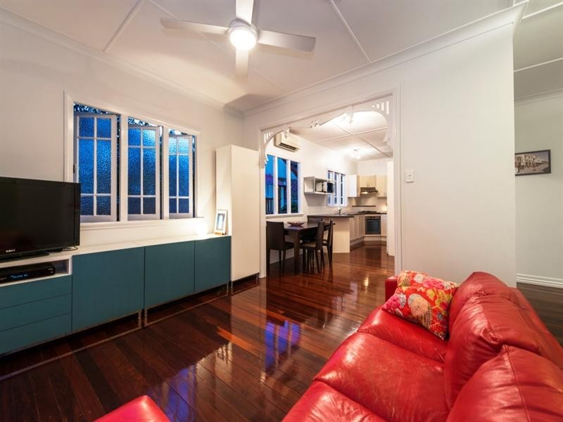 32 Palmer Street, Greenslopes QLD 4120