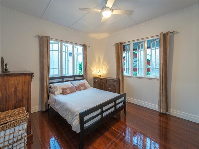 32 Palmer Street, Greenslopes QLD 4120