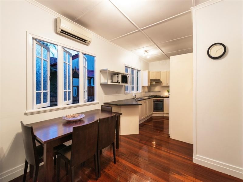 32 Palmer Street, Greenslopes QLD 4120