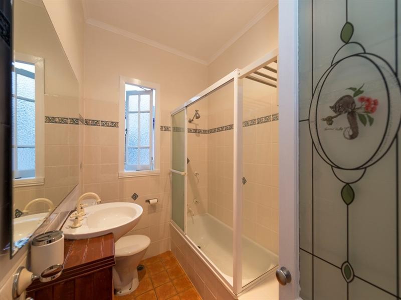 32 Palmer Street, Greenslopes QLD 4120