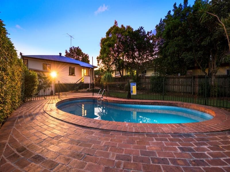 32 Palmer Street, Greenslopes QLD 4120