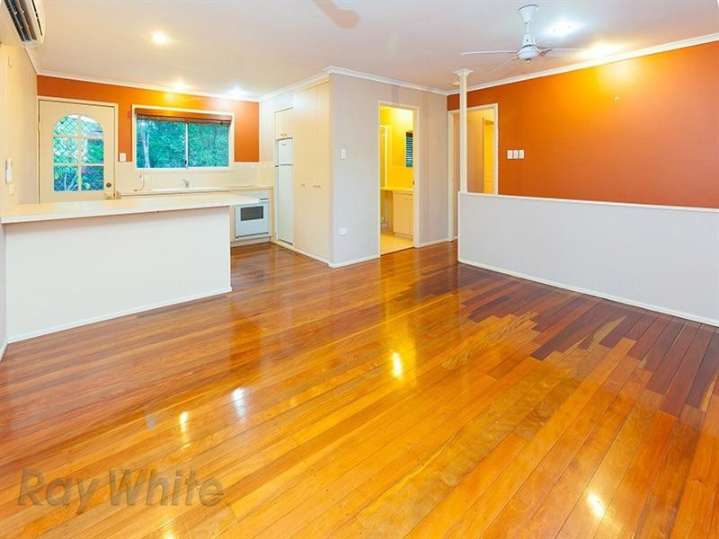 74 Boronia Avenue, Holland Park West QLD 4121