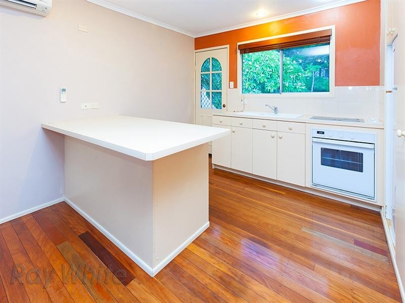 74 Boronia Avenue, Holland Park West QLD 4121