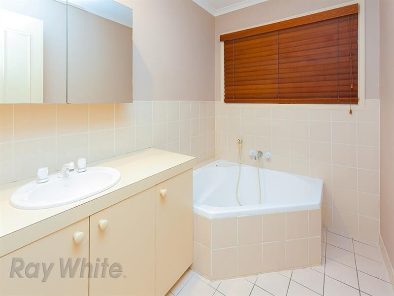 74 Boronia Avenue, Holland Park West QLD 4121