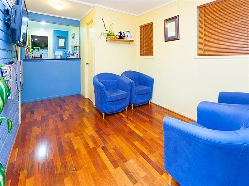 74 Boronia Avenue, Holland Park West QLD 4121