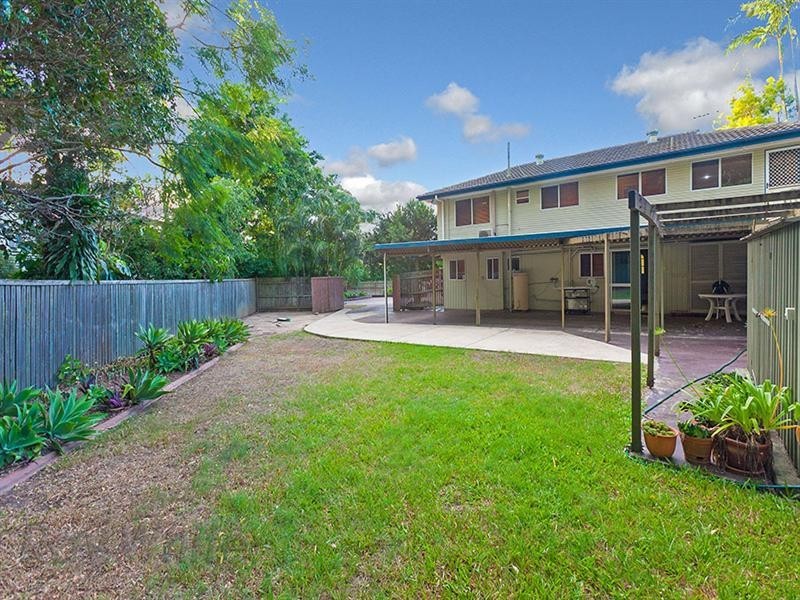 74 Boronia Avenue, Holland Park West QLD 4121