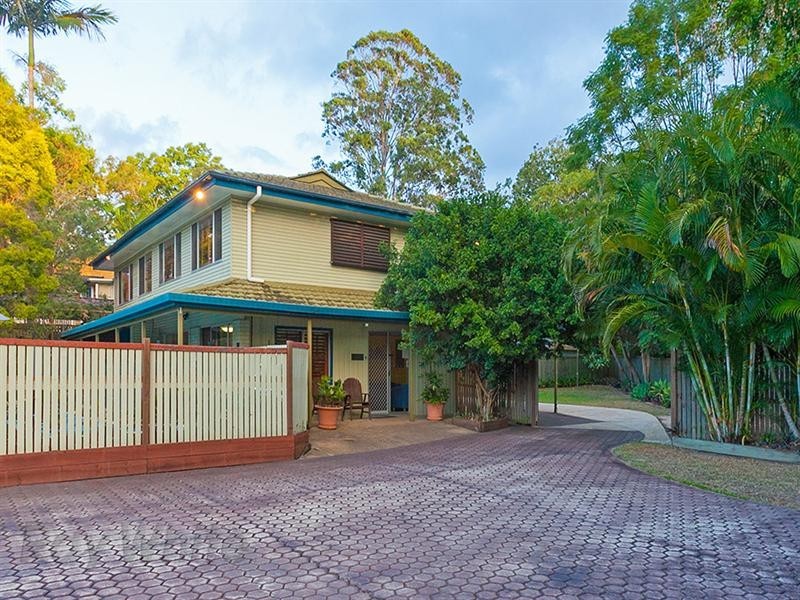74 Boronia Avenue, Holland Park West QLD 4121