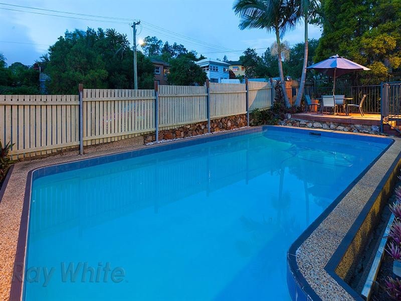 74 Boronia Avenue, Holland Park West QLD 4121