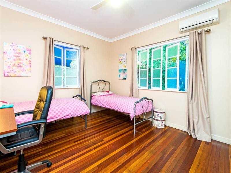 74 Mountain Street, Mount Gravatt QLD 4122