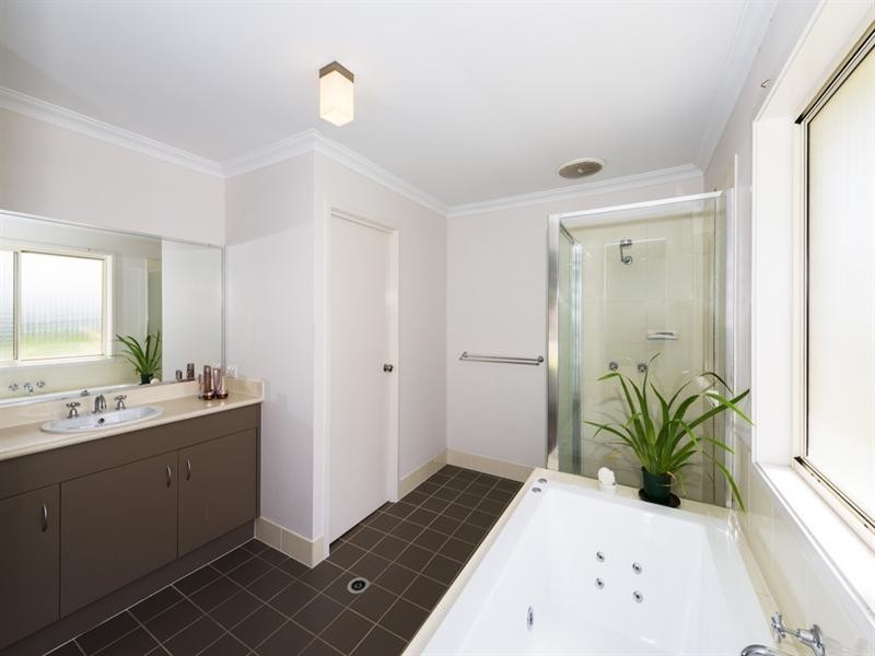 3 Sheridan Close, Moggill QLD 4070