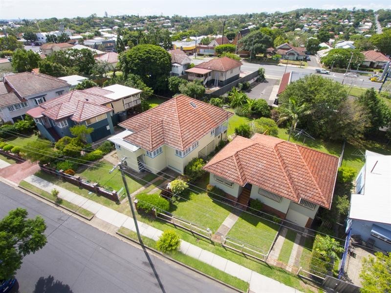 24 Curlewis Street, Holland Park West QLD 4121