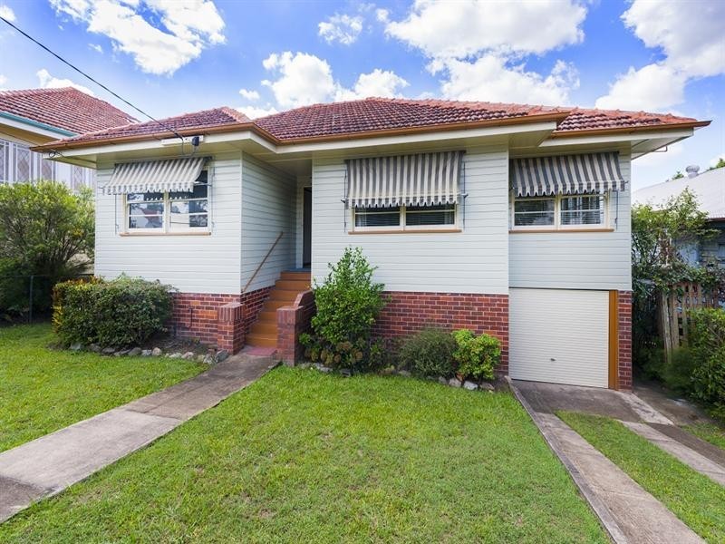 24 Curlewis Street, Holland Park West QLD 4121