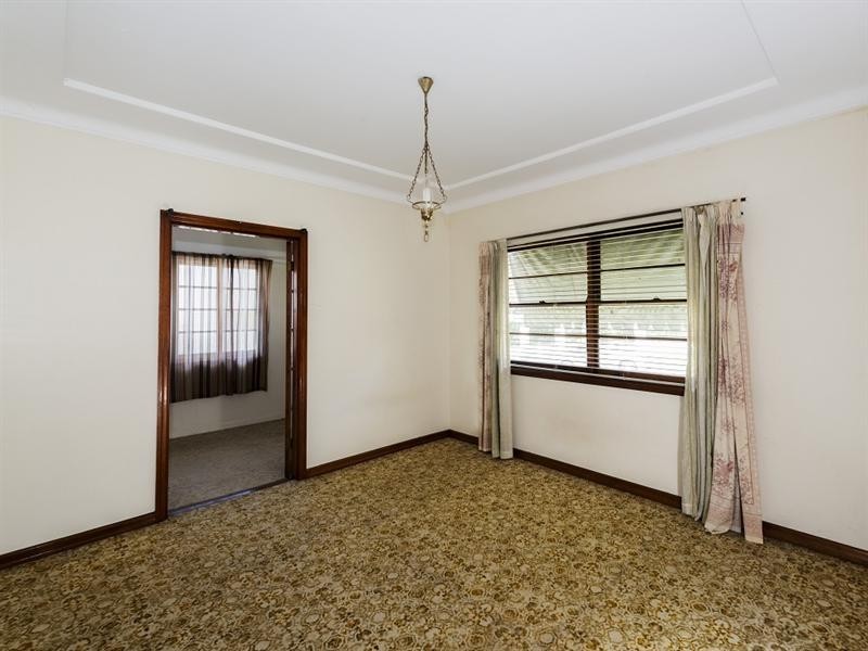 24 Curlewis Street, Holland Park West QLD 4121