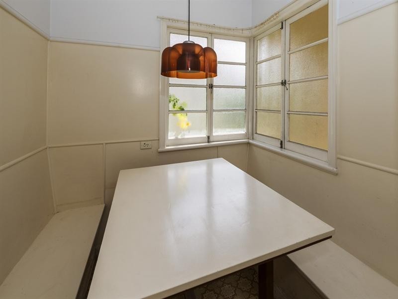 24 Curlewis Street, Holland Park West QLD 4121