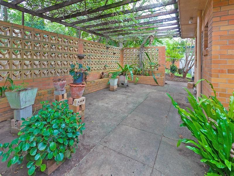 118 Holland Road, Holland Park QLD 4121