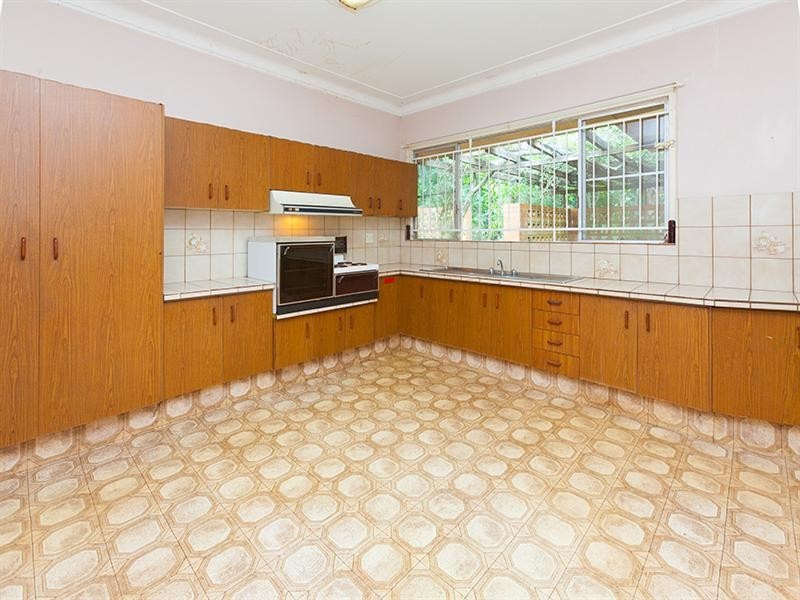 118 Holland Road, Holland Park QLD 4121