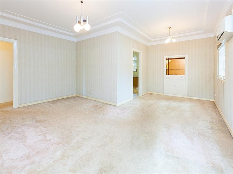 118 Holland Road, Holland Park QLD 4121