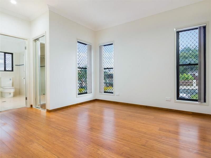 4 Coyne Street, Greenslopes QLD 4120