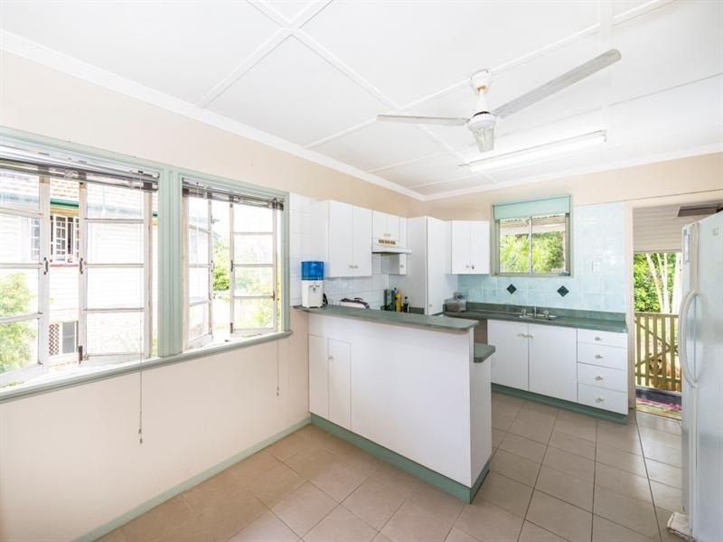 1181 Cavendish Road, Mount Gravatt East QLD 4122
