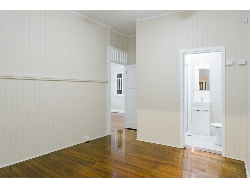 18 Birdwood Road, Holland Park West QLD 4121