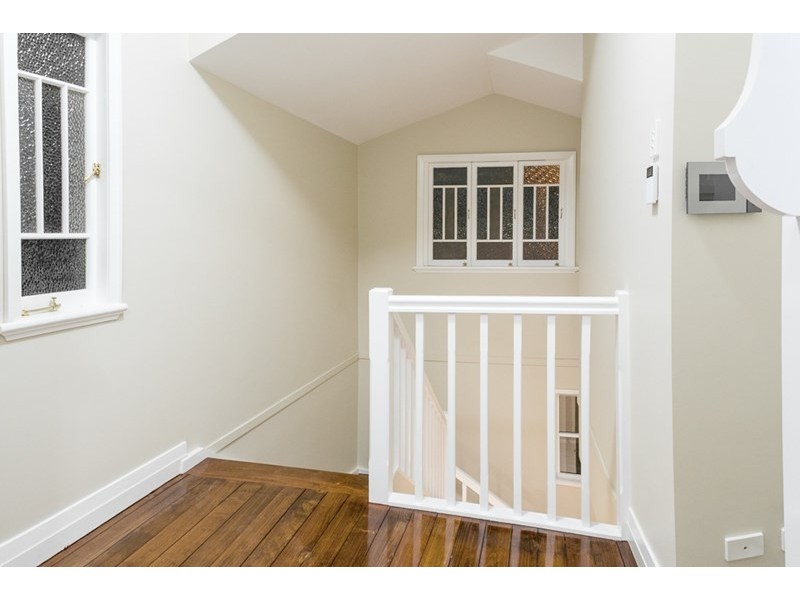 18 Birdwood Road, Holland Park West QLD 4121