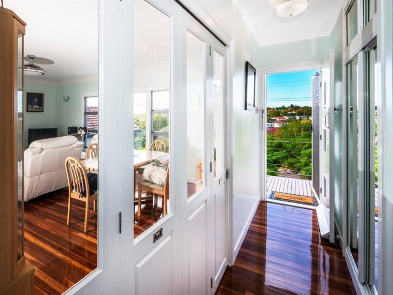 114 Creek Road, Mount Gravatt East QLD 4122